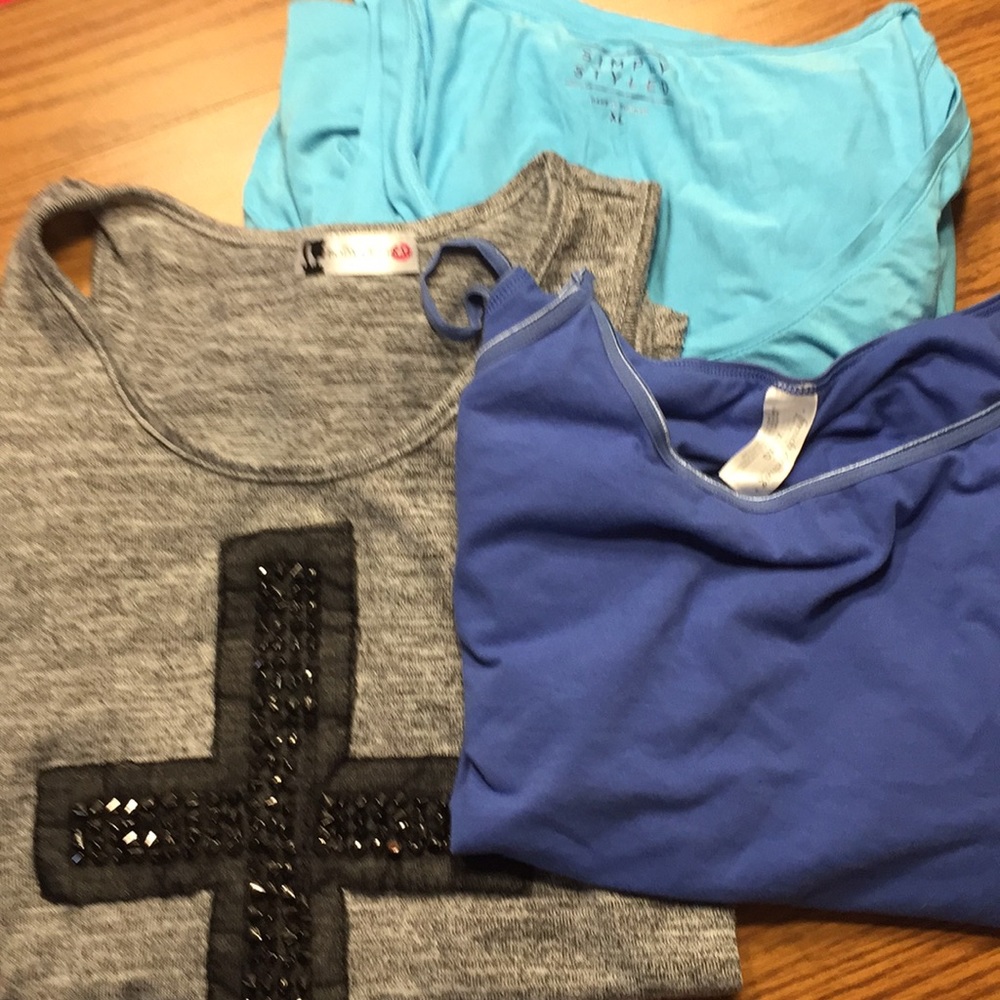 Assorted women’s tanks